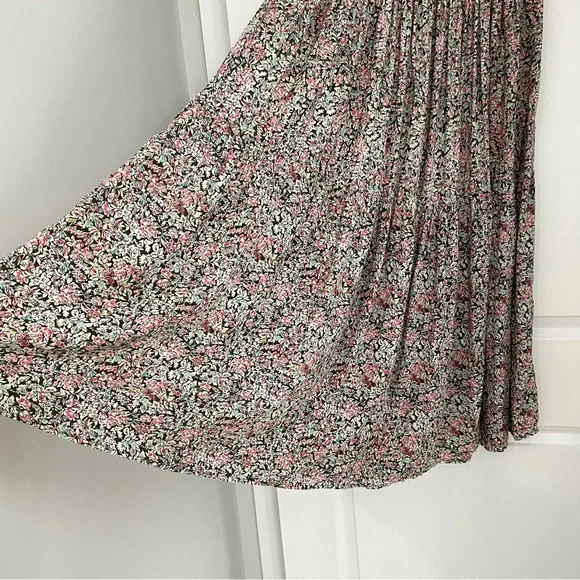 NATURAL LIFE Pink and Green Floral Maxi
Skirt Smocked Waist Flowy Boho Hippie. 1 - Picture 6 of 9